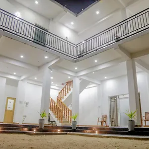 https://araliya-lagoon-park-resort.kandyhotelsnow.com