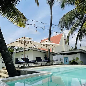 Chelsi Blu By The Governor Hotel