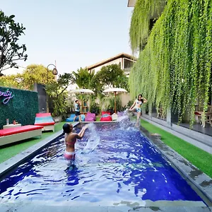 https://vansari-hotel.hotelsseminyak.net